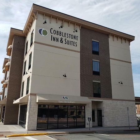 Cobblestone Inn & Suites - Menomonie/Uw-Stout Bagian luar foto