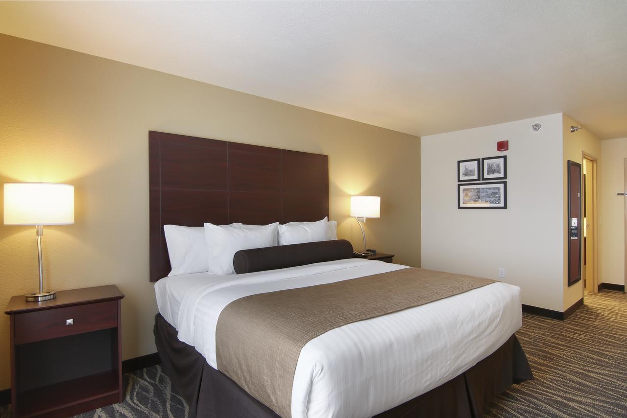 Cobblestone Inn & Suites - Menomonie/Uw-Stout Bagian luar foto