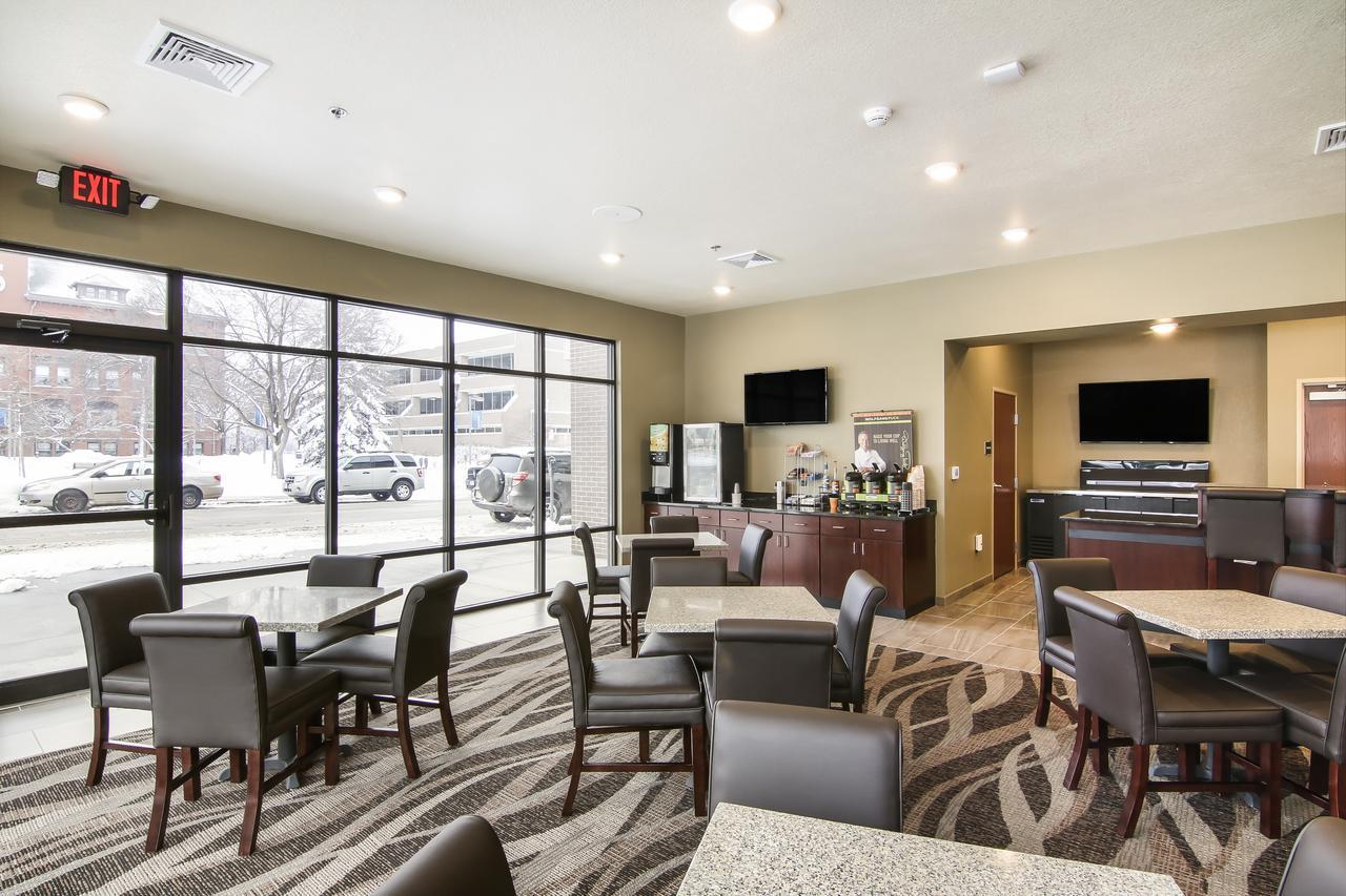 Cobblestone Inn & Suites - Menomonie/Uw-Stout Bagian luar foto