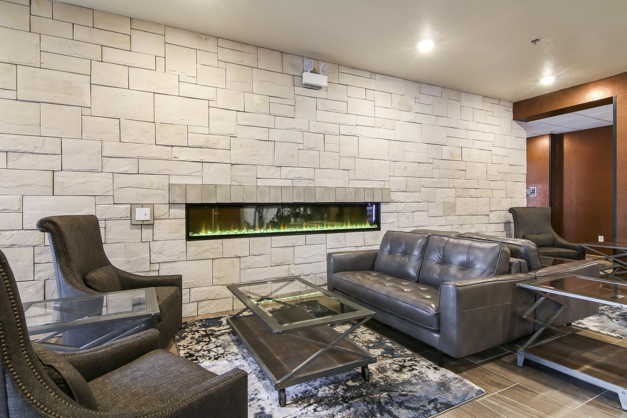Cobblestone Inn & Suites - Menomonie/Uw-Stout Bagian luar foto