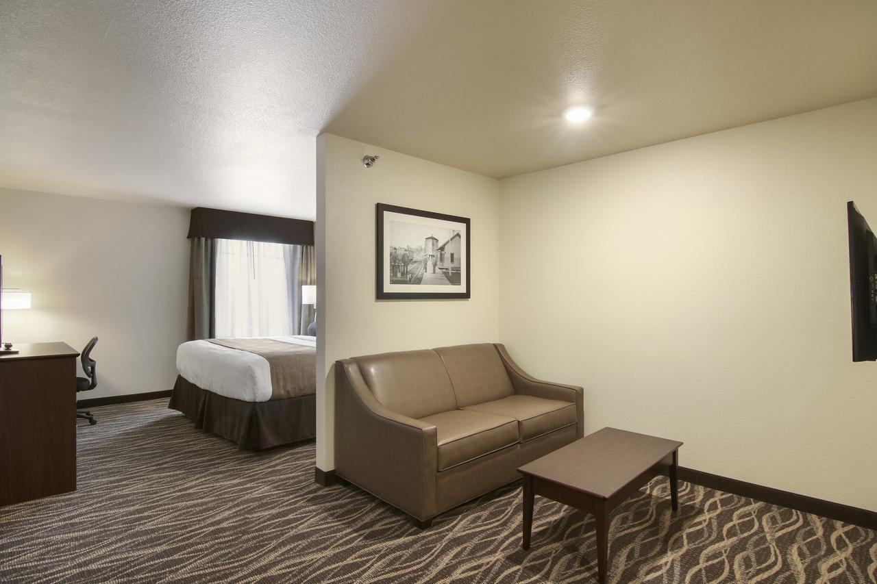 Cobblestone Inn & Suites - Menomonie/Uw-Stout Bagian luar foto