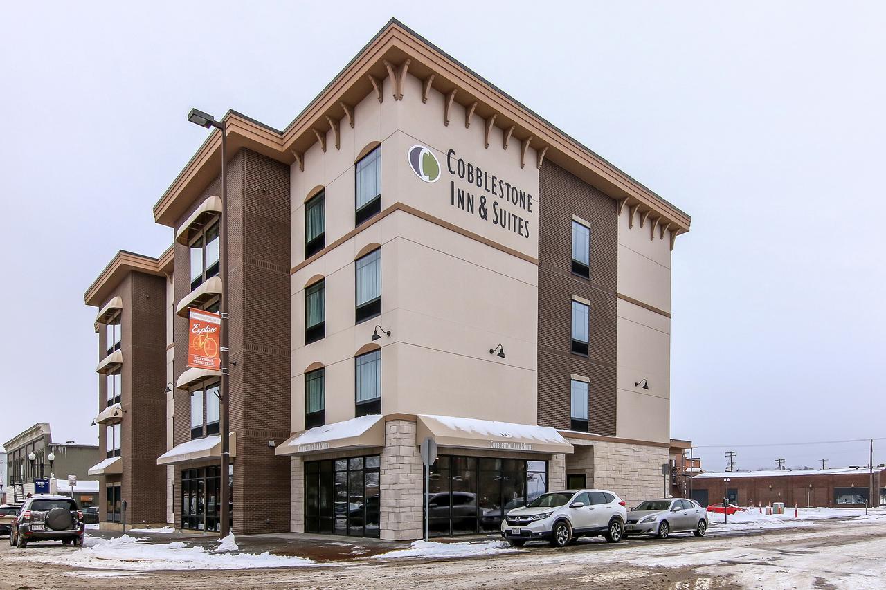 Cobblestone Inn & Suites - Menomonie/Uw-Stout Bagian luar foto
