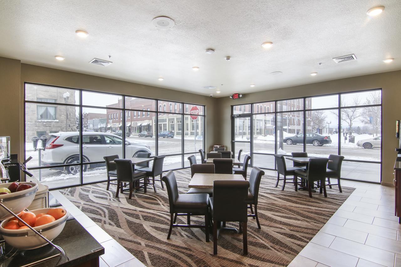 Cobblestone Inn & Suites - Menomonie/Uw-Stout Bagian luar foto