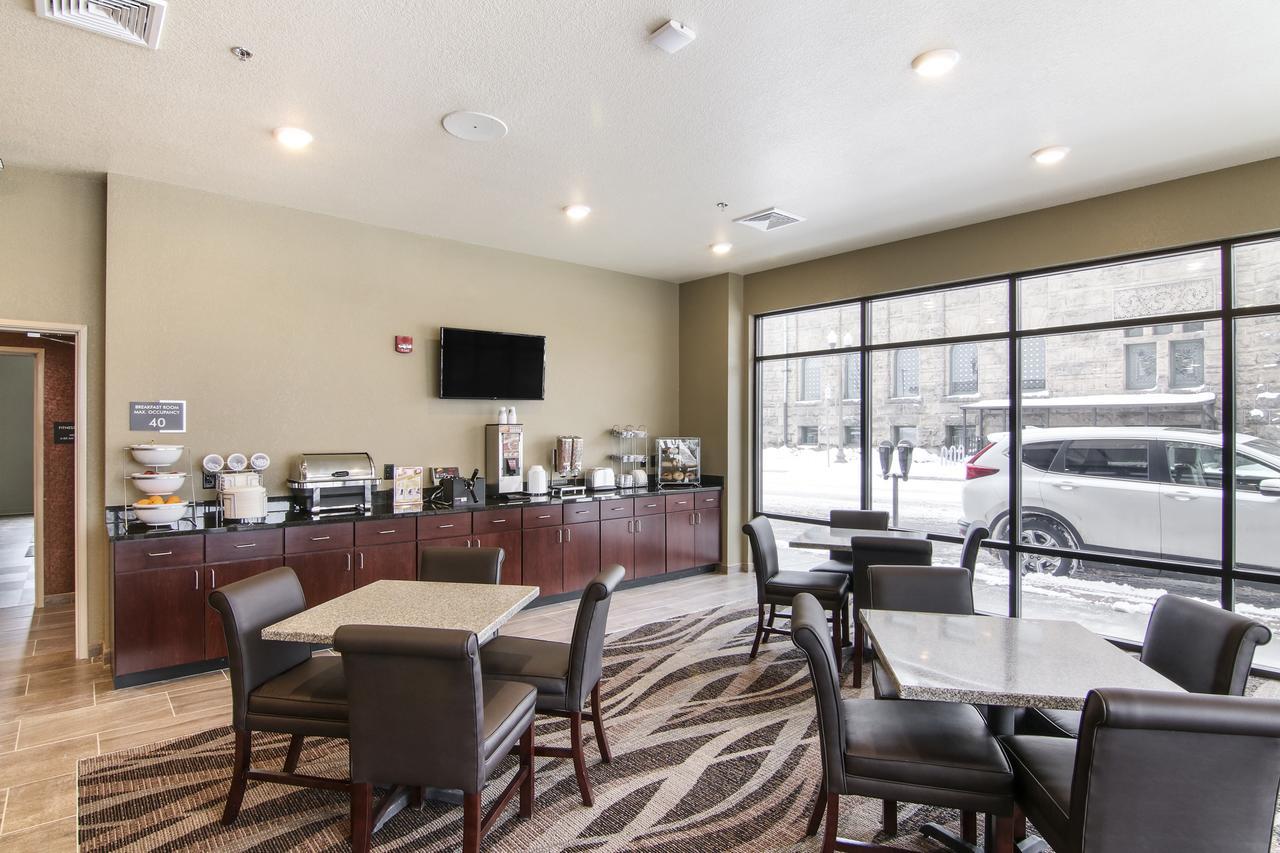 Cobblestone Inn & Suites - Menomonie/Uw-Stout Bagian luar foto