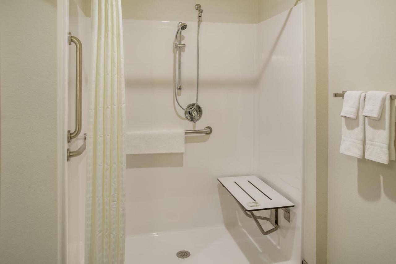 Cobblestone Inn & Suites - Menomonie/Uw-Stout Bagian luar foto