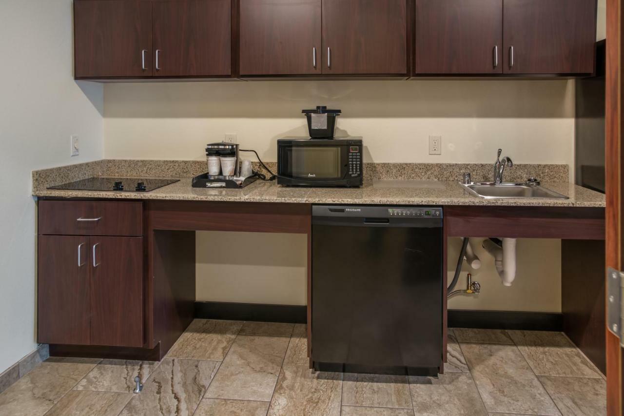 Cobblestone Inn & Suites - Menomonie/Uw-Stout Bagian luar foto