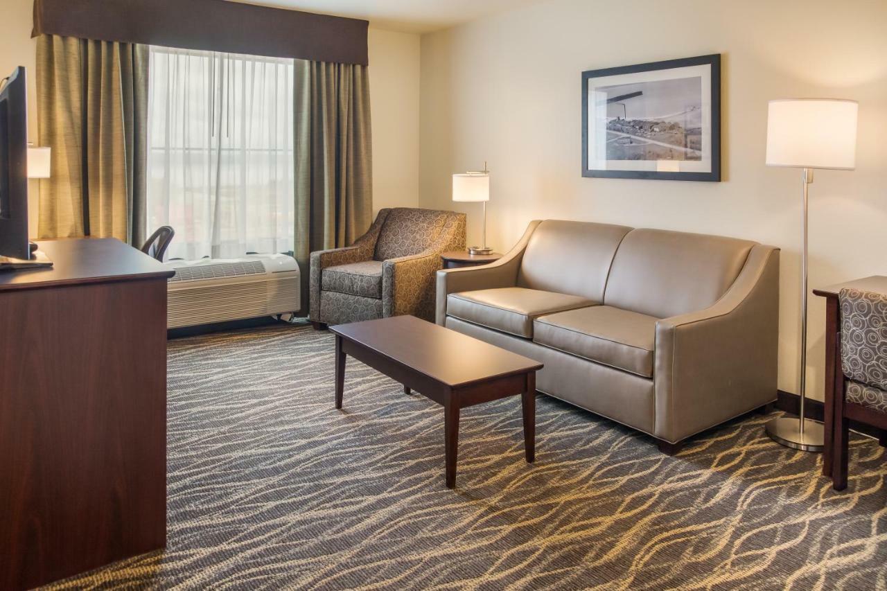 Cobblestone Inn & Suites - Menomonie/Uw-Stout Bagian luar foto